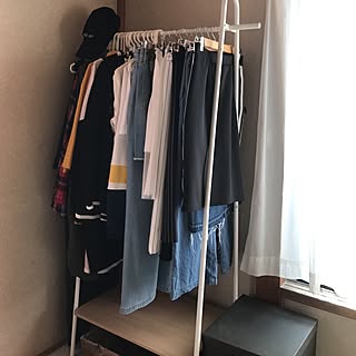 ベッド周り/断捨離しなきゃ/安い服だからすぐ溜まる/お店屋さん風/ニトリのハンガー...などのインテリア実例 - 2017-04-14 16:51:41