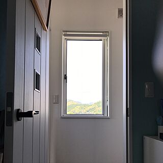 部屋全体/リクシルのドア/廊下の窓辺/こども部屋/水色の壁紙のインテリア実例 - 2017-05-23 14:23:56