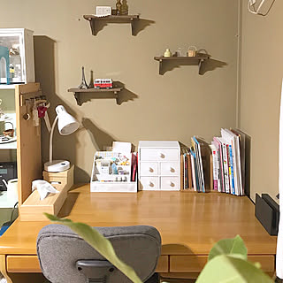勉強机 狭い部屋のおしゃれなインテリアコーディネート レイアウトの実例 Roomclip ルームクリップ