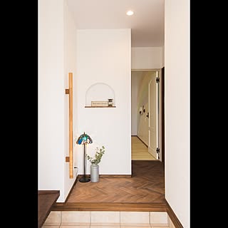 インテリアに映えるオシャレなステンドグラスランプ 地味 