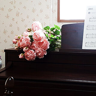 造花/ピンク好き/薔薇が好き/花柄壁紙/電子ピアノ...などのインテリア実例 - 2021-02-04 15:00:29