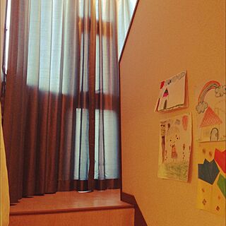 壁/天井/階段の窓/子供達の絵(*^^*)のインテリア実例 - 2015-03-11 18:10:12