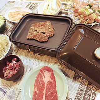 机/我が家の焼肉はいつも新聞紙登場/3人分の量じゃない/これ全部焼くのに何時間かかるの/焼き鳥...などのインテリア実例 - 2018-10-08 17:31:42