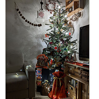 リビング/クリスマス/IKEAのクリスマスツリー/クリスマスプレゼント/テレビ台DIY...などのインテリア実例 - 2021-12-27 07:00:28