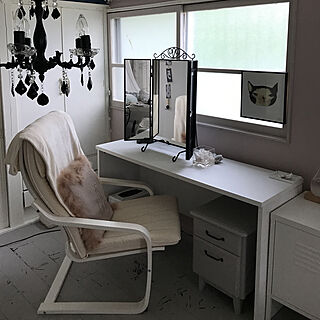 机/癒しの空間/IKEA三面鏡/ベージュピンクの壁/セルフペイント...などのインテリア実例 - 2017-09-16 10:18:51