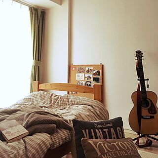 ベッド周り/コルクボード/ニトリのカーテン/無印良品/ギターのある部屋...などのインテリア実例 - 2017-03-18 11:38:02