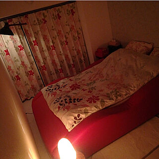 ベッド周り/寝具/花柄/流線型ベッド/赤いベッド...などのインテリア実例 - 2020-07-04 21:12:55