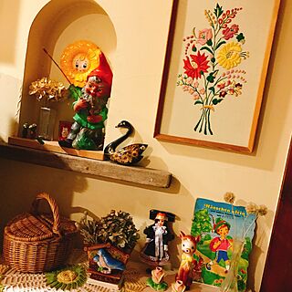 玄関/入り口/目パチパチ人形/お花の刺繍の壁掛け/レトロ/ヴィンテージ　...などのインテリア実例 - 2017-05-05 22:23:45