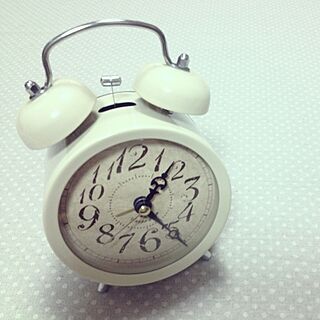ベッド周り/ナチュラル/白×茶/シンプル/時計...などのインテリア実例 - 2013-01-05 04:46:07