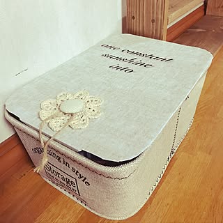 蓋をしただけ/ダイソー★storage box/ダイソー★リメイクシート/ダイソー★ウォール・ステッカー/机のインテリア実例 - 2017-02-24 09:09:52