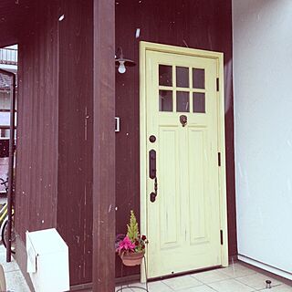 玄関/入り口/黄色いドア/植物/ポストのインテリア実例 - 2013-12-28 14:59:55
