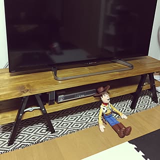 リビング/水性ウレタンニス塗装/しまむらのキッチンマット/テレビ台DIY/2×4材...などのインテリア実例 - 2017-06-04 21:24:49