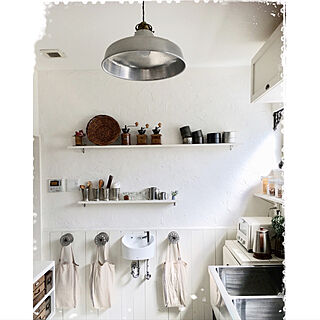 キッチン/食器棚DIY/見せる収納/木製ボビンをフックに/漆喰壁DIYのインテリア実例 - 2018-09-22 08:10:11