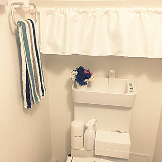 バス/トイレ/備え付け収納ゼロ/トイレットペーパー隠し/つっぱり棒カーテンDIY/モノトーンに憧れて...などのインテリア実例 - 2017-07-22 18:10:00