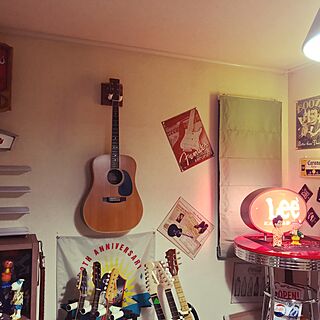 部屋全体/ビッグボーイ/ギターホルダー/ギターの置き場が定まらない/ギターを壁掛けに...などのインテリア実例 - 2016-12-01 23:23:30