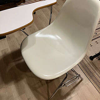 机/椅子/イームズ/シェルチェア/IKEAのインテリア実例 - 2024-01-05 12:19:30