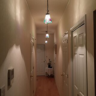 壁/天井/ステンドグラスの照明/廊下の照明/花のある暮らし/植物のある暮らし...などのインテリア実例 - 2017-02-19 17:43:46