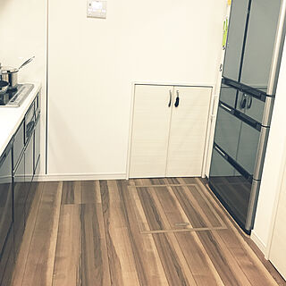 キッチン/傷つきにくい床/Black＆White/10cmの隙間にぴったり/隙間収納...などのインテリア実例 - 2018-09-20 18:08:45