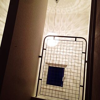 壁/天井/照明/アメリカンフェンス/レトロフューチャー/階段を上がると…のインテリア実例 - 2014-05-07 02:05:16