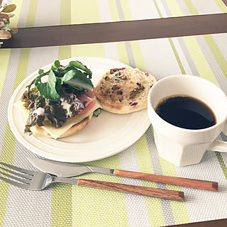 牛乳全部飲まれて今日のコーヒーはブラック/朝ごパン/ランチョンマット/ナチュラル/好きな物に囲まれた暮らし...などのインテリア実例 - 2021-11-06 09:32:08