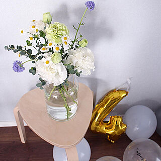 アクセントクロス ブルー/IKEA/リューズガラスの花瓶/誕生日飾り付け/お花のある暮らし...などのインテリア実例 - 2020-04-05 21:40:52