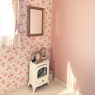 花柄/ピンクの壁/ピンク/壁掛けミラー/暖炉型ファンヒーター...などのインテリア実例 - 2021-09-23 08:49:24