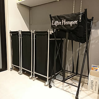 バス/トイレ/Lifter Hamper/IKEAワゴン/モノトーン/グレー壁紙...などのインテリア実例 - 2018-12-24 18:30:11