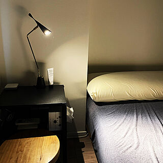 ベッドサイドテーブル/IKEA/ベッド周り/マニフレックス/デスクライト...などのインテリア実例 - 2022-02-05 11:05:59