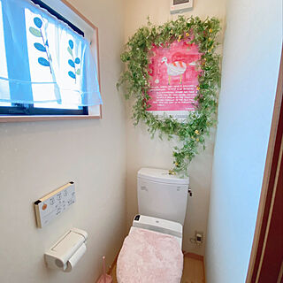 ニトリトイレカバー&マット/ニトリ/二階のトイレは可愛らしく♪/二階のトイレ/一戸建て...などのインテリア実例 - 2022-03-19 08:57:23
