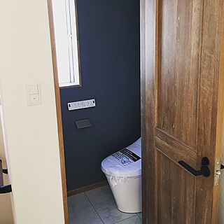 トイレットペーパーホルダー/2階トイレ/トイレの壁/アクセントクロス ブルーグレー/アクセントクロス ブルー...などのインテリア実例 - 2019-11-07 22:05:58