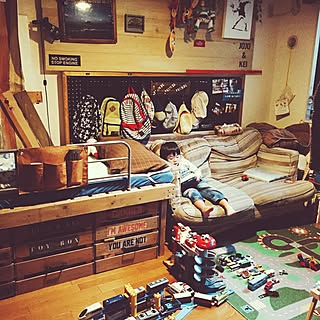 部屋全体/ベッド下はオモチャでいっぱい/ディアウォール壁/男子部屋/子供部屋...などのインテリア実例 - 2016-11-20 15:50:44