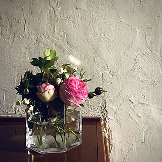 氷ピッチャーを花瓶に…/漆喰壁DIY/庭の花を楽しむ/バラ/コレ、DIYしたよ！...などのインテリア実例 - 2021-05-05 18:32:07