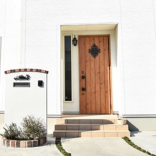 外観 玄関ドアのおしゃれなインテリアコーディネート レイアウトの実例 Roomclip ルームクリップ