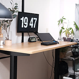 IKEA ベカント ぎす 電動 昇降式 スタンディングデスク 160 x 80cm IKEA ベカント ぎす 電動 昇降式 スタンディングデスク 160 x 80cm