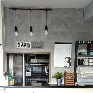 突っ張り棒 コンクリート風壁紙のおしゃれなアレンジ 飾り方のインテリア実例 Roomclip ルームクリップ