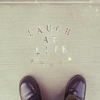 玄関/入り口/#コンクリート埋め込みサイン/#真鍮プレート/#laugh at life/#人生を笑え...などのインテリア実例 - 2023-05-29 09:32:23