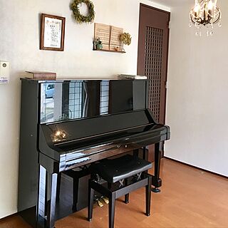 壁/天井/ピアノがある部屋/ミモザのリースのインテリア実例 - 2017-05-06 10:28:31