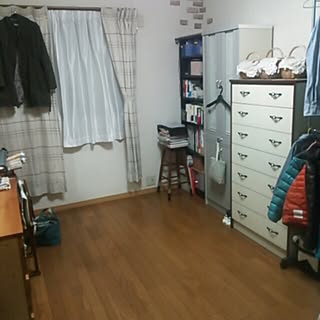 部屋全体/元食器棚は収納棚に/中身は洋服ではなく/ハンドメイドの生地と副資材/床面積を可能な限り広くのインテリア実例 - 2015-03-31 19:50:07