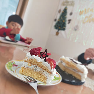 机/おやつ時間/クリスマスケーキ/サンタのケーキ/生クリーム...などのインテリア実例 - 2020-12-21 09:54:20