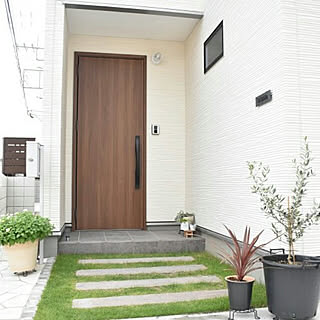 ガーデニング 北玄関のおしゃれなインテリアコーディネート レイアウトの実例 Roomclip ルームクリップ