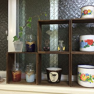 キッチン/モロッコグラス/ダイソーの木箱で飾り棚を作りました。/アイビー/ホーローのカップ...などのインテリア実例 - 2015-03-31 22:37:06