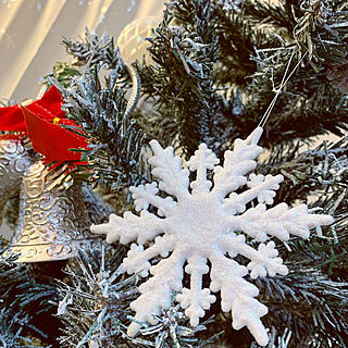 クリスマス/スノースプレー/ダイソー/ホワイトクリスマス/クリスマスツリー...などのインテリア実例 - 2020-11-11 02:42:49