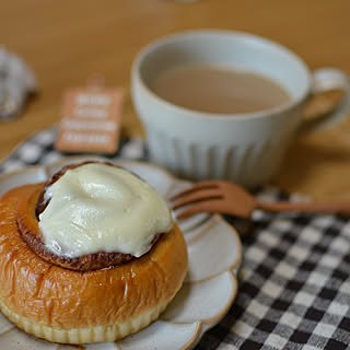 朝の１枚/朝食/コンビニパン/シナモンロール/パン...などのインテリア実例 - 2019-11-12 22:00:35