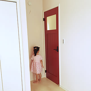 部屋全体/こども部屋/赤のドア/ピンクの壁紙/娘の部屋...などのインテリア実例 - 2017-08-10 12:31:08