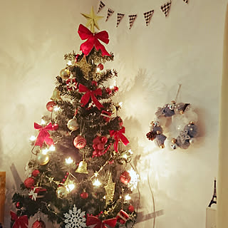 クリスマスツリー 赤 ゴールドのおしゃれなアレンジ 飾り方のインテリア実例 Roomclip ルームクリップ クリスマスツリー 赤 ゴールドのおしゃれなアレンジ 飾り方のインテリア実例 Roomclip ルームクリップ
