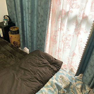 一人暮らし/部屋作り/ブルーグリーンのカーテン/びっくりカーテン/ベッド周りのインテリア実例 - 2021-03-06 15:03:18