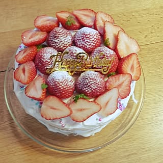 バースデーケーキ/デコレーションケーキ/あまおう&とちおとめ/2回目のケーキ(*^^*)♡/セリア アラザン&粉糖...などのインテリア実例 - 2016-01-10 20:51:42