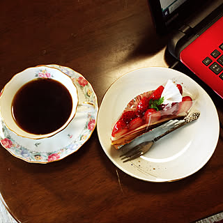 結婚記念日に旦那様から♡/タルトケーキ/コーヒー/コーヒーカップ&ソーサー/ほっこり...などのインテリア実例 - 2020-04-17 18:18:58