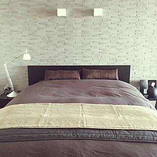 ベッド周り/寝室は落ち着いた雰囲気にします/エコカラット/レンガの壁/IKEAのインテリア実例 - 2017-01-23 01:31:00