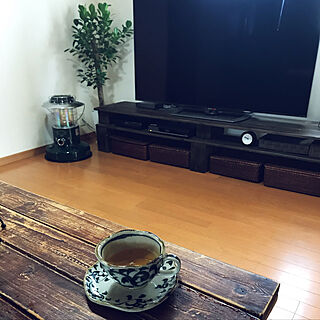 ニトリ積み重ねできるバスケット/テレビボードDIY/トヨトミのストーブ/観葉植物/昭和レトロのインテリア実例 - 2019-03-25 09:51:28